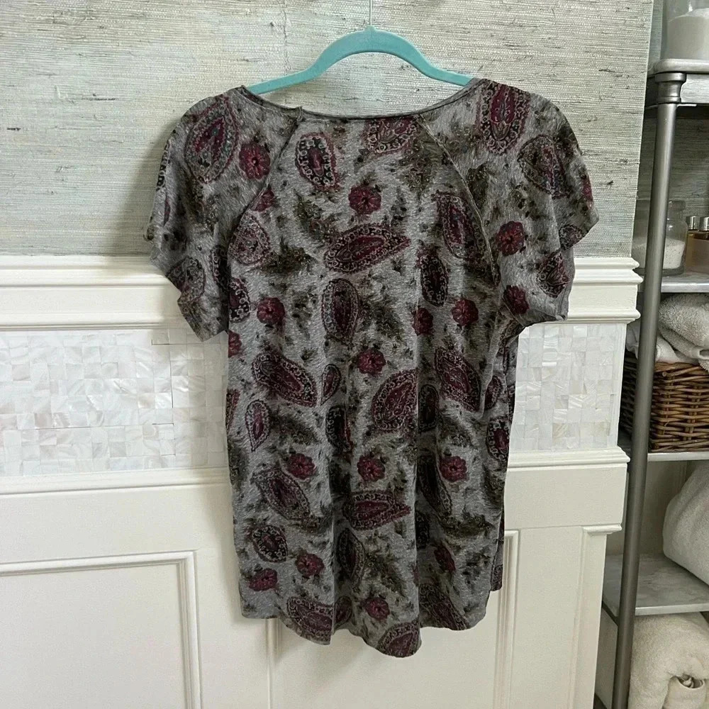 NWT new Anthropologie T.LA paisley flutter tee gray red medium top shirt - Picture 11 of 14